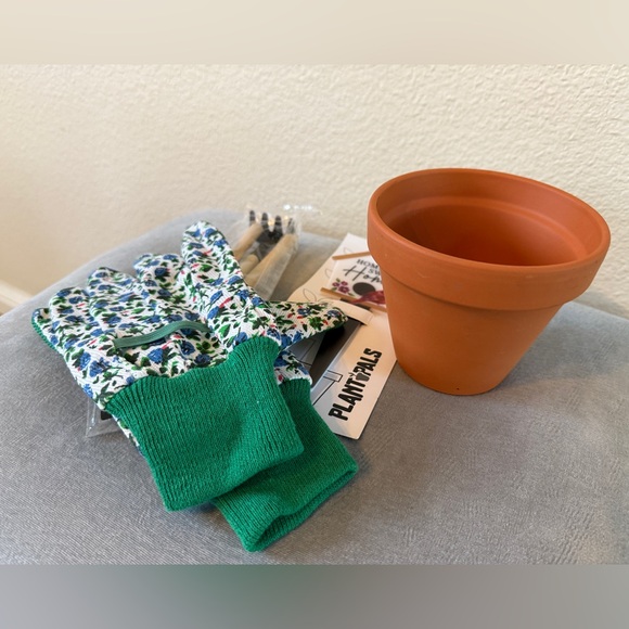 Gardening Bundle (4 Items) - Picture 5 of 16